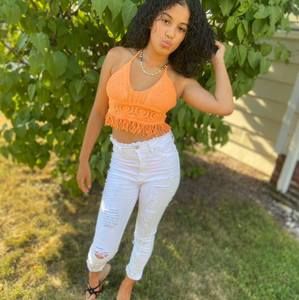 Meet your Posher, Yaneiralis